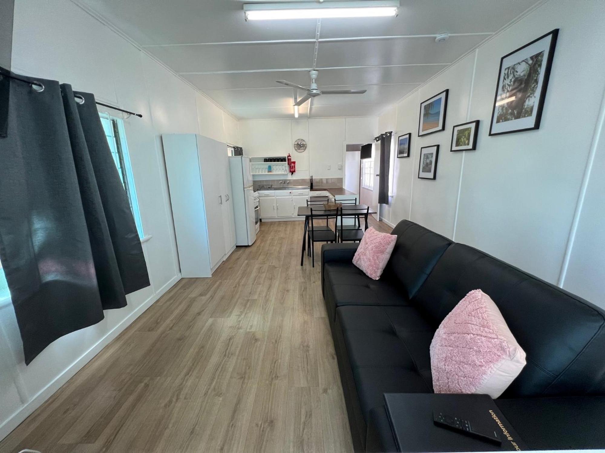 Essex Court - Beach House Motel Townsville Exterior foto