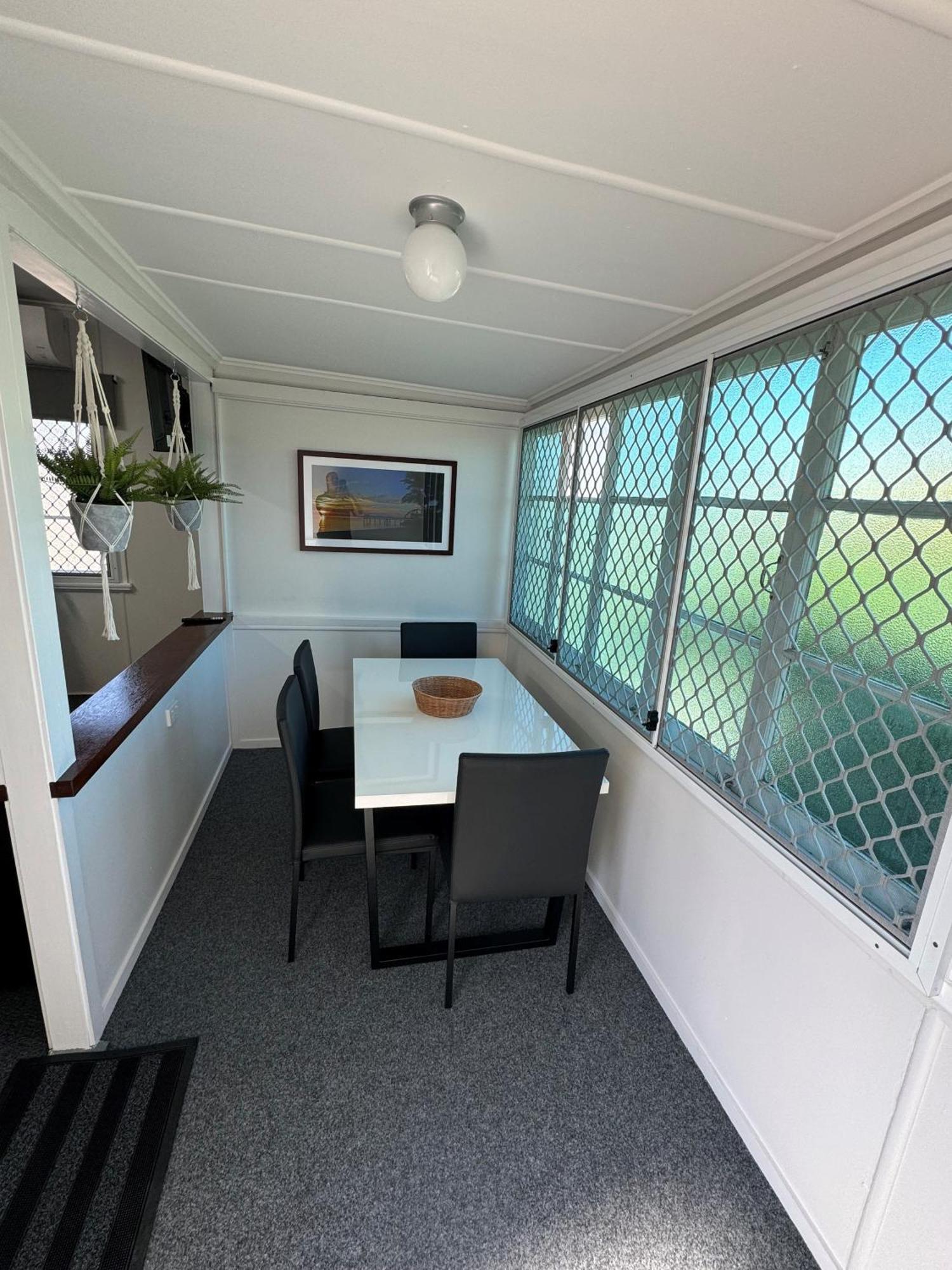 Essex Court - Beach House Motel Townsville Exterior foto
